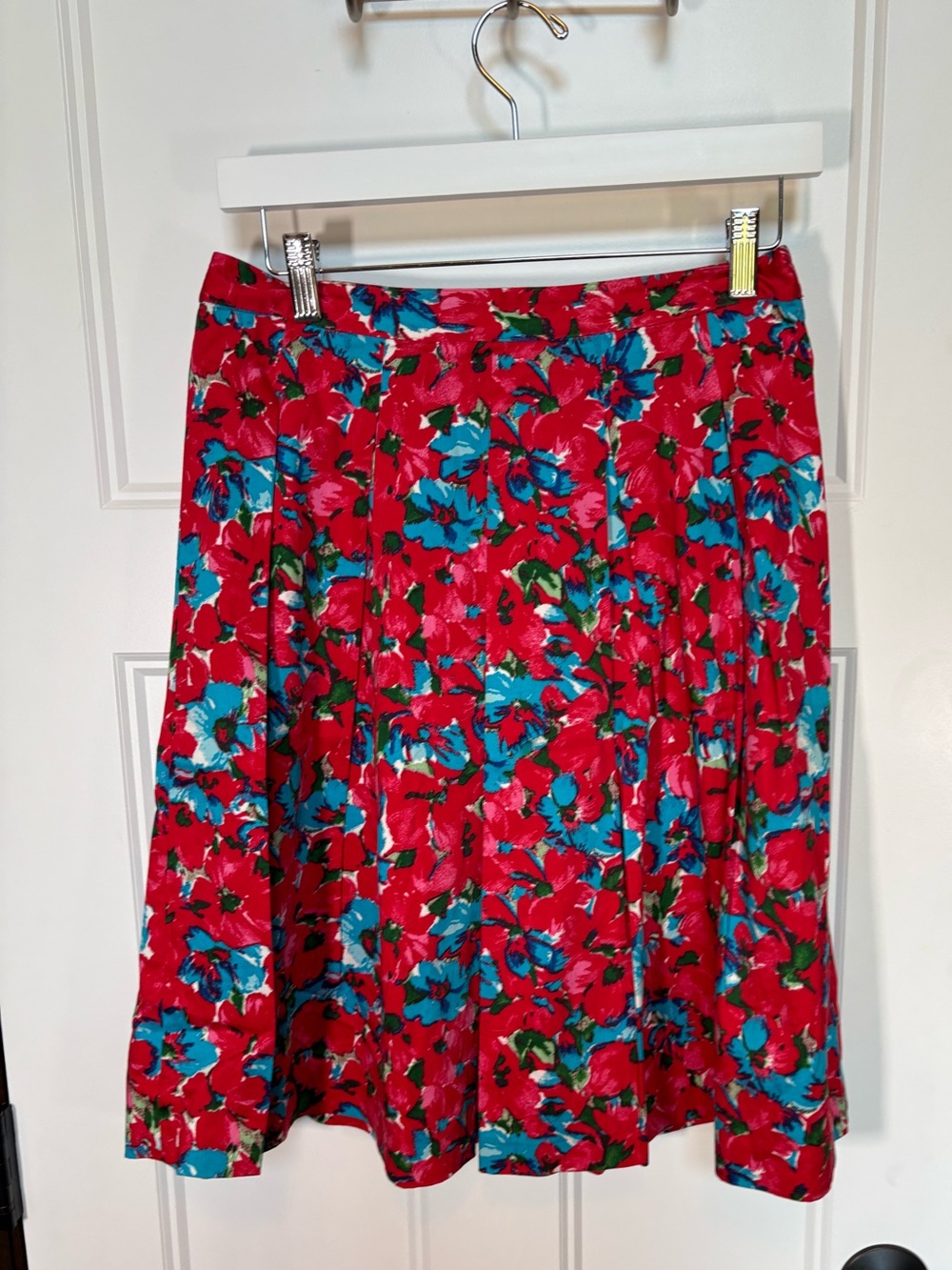 Vintage Talbots Red Floral Pleated Skirt with Blue & Green Accents sz 2 Petite